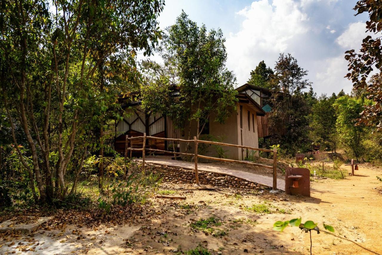 Kanha Jungle Camp Экстерьер фото