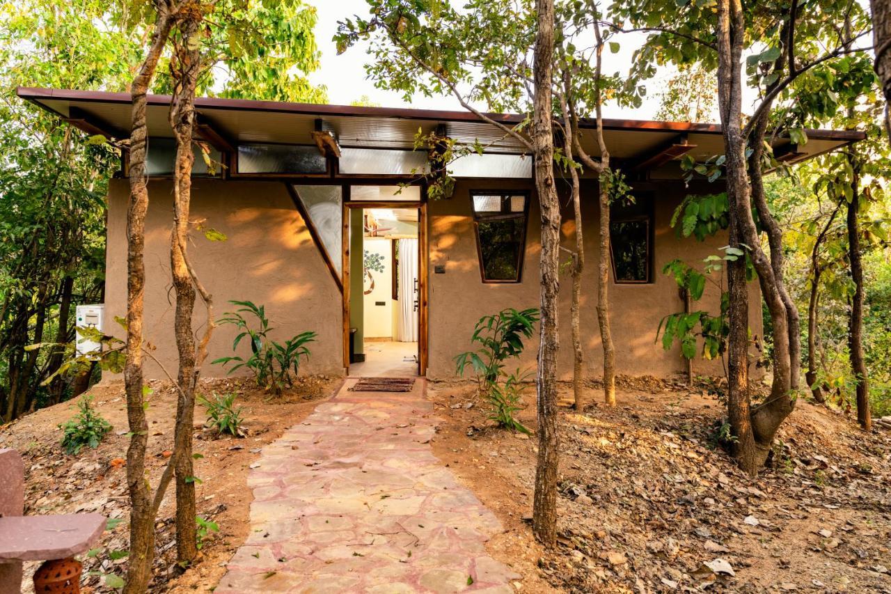 Kanha Jungle Camp Экстерьер фото