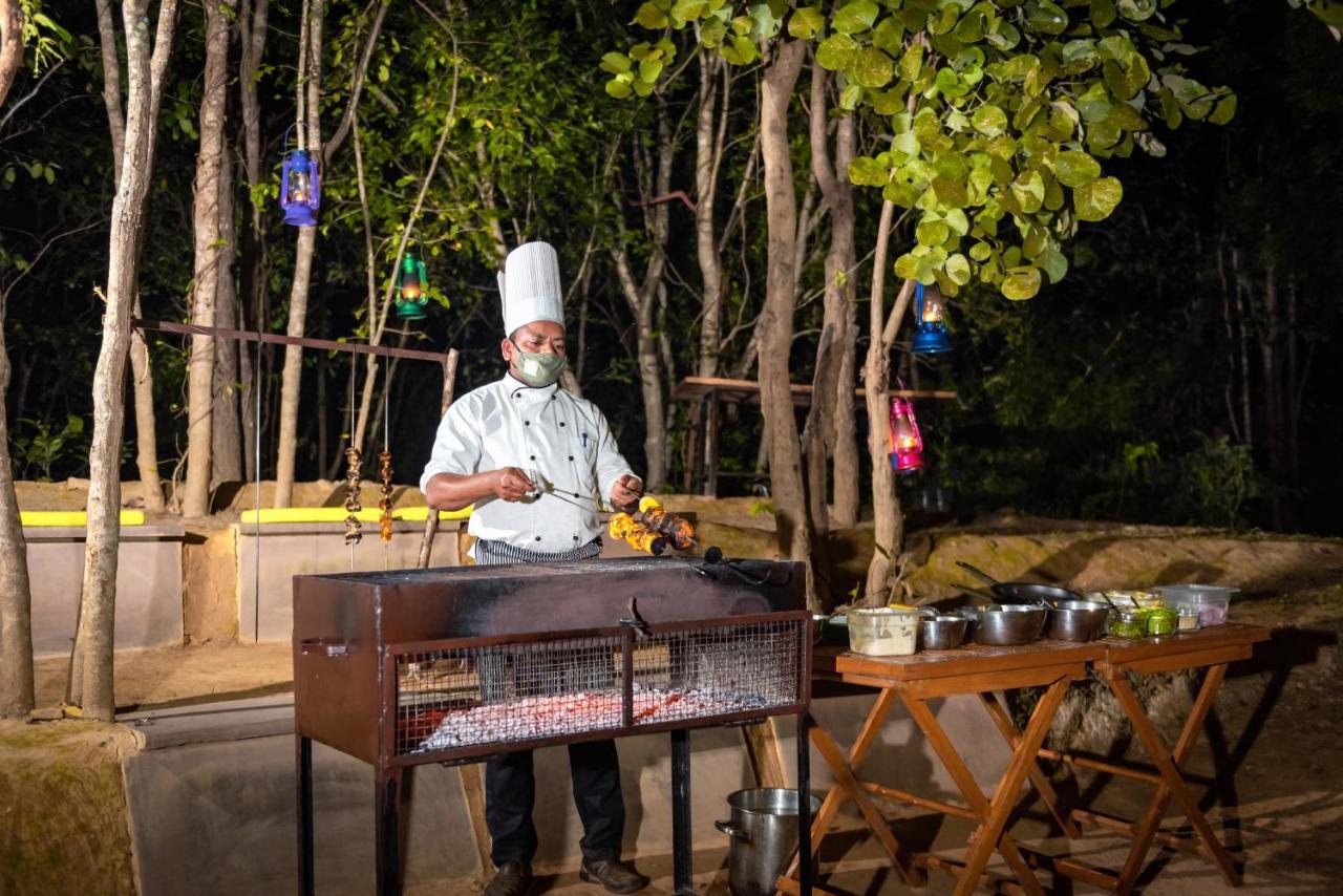 Kanha Jungle Camp Экстерьер фото
